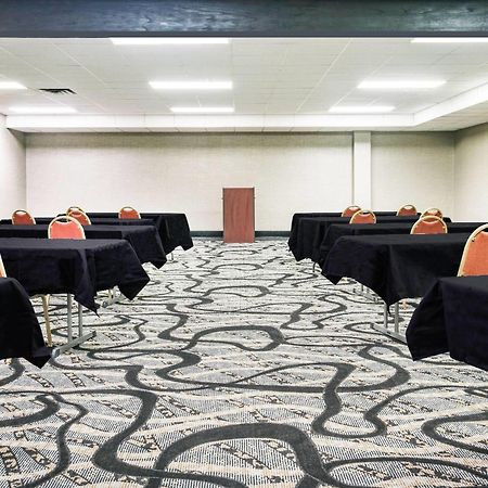 Days Inn & Suites By Wyndham Уосо Экстерьер фото