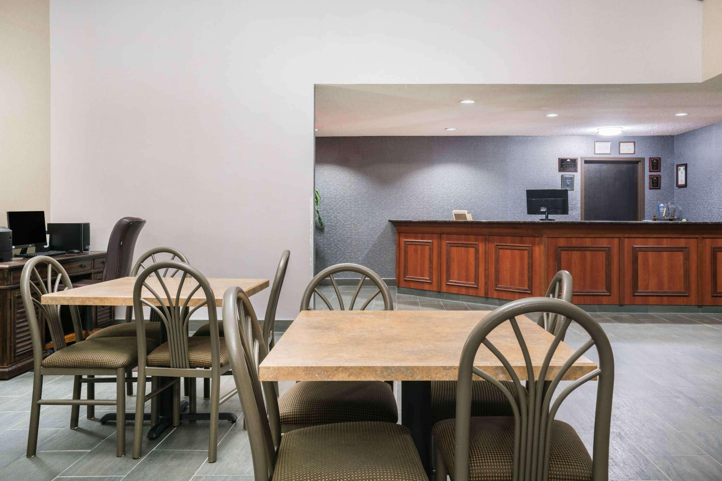 Days Inn & Suites By Wyndham Уосо Экстерьер фото