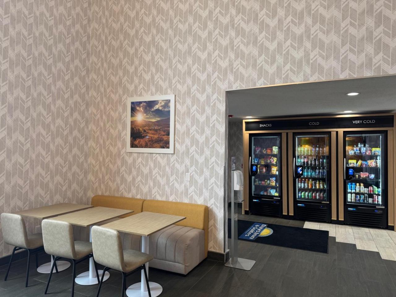 Days Inn & Suites By Wyndham Уосо Экстерьер фото