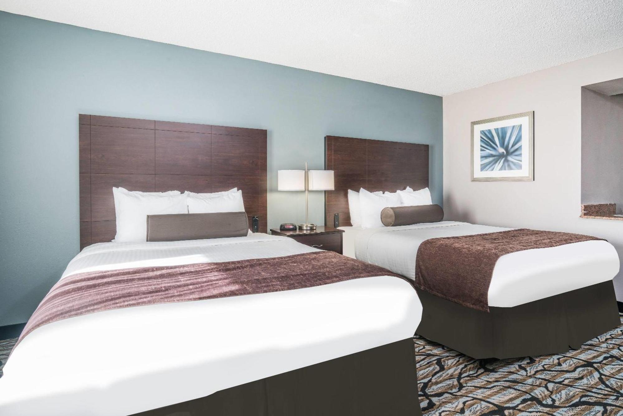 Days Inn & Suites By Wyndham Уосо Экстерьер фото