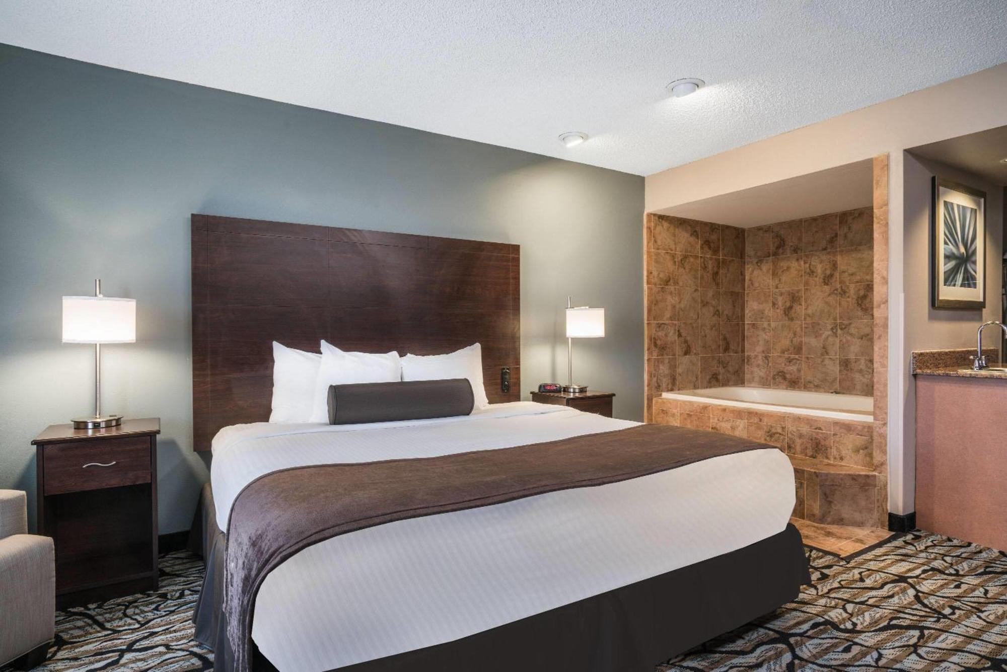 Days Inn & Suites By Wyndham Уосо Экстерьер фото