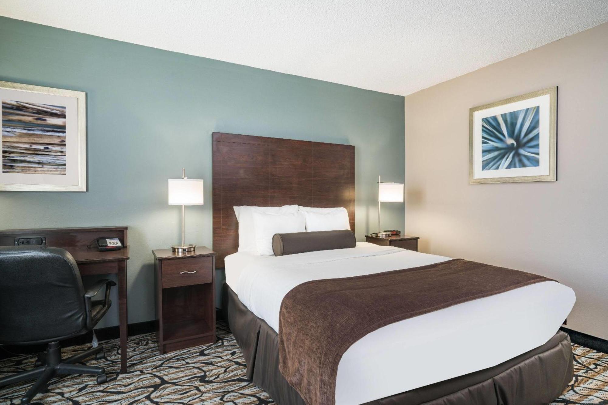 Days Inn & Suites By Wyndham Уосо Экстерьер фото