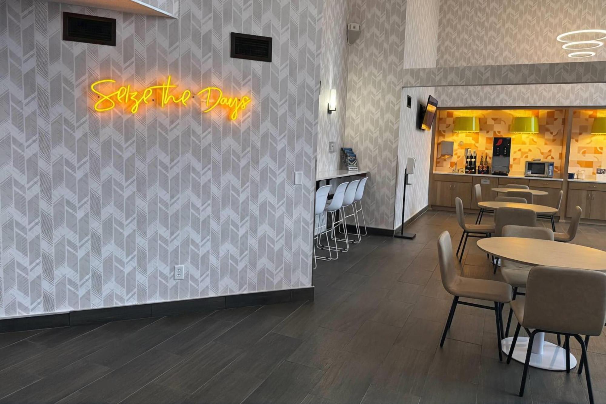 Days Inn & Suites By Wyndham Уосо Экстерьер фото