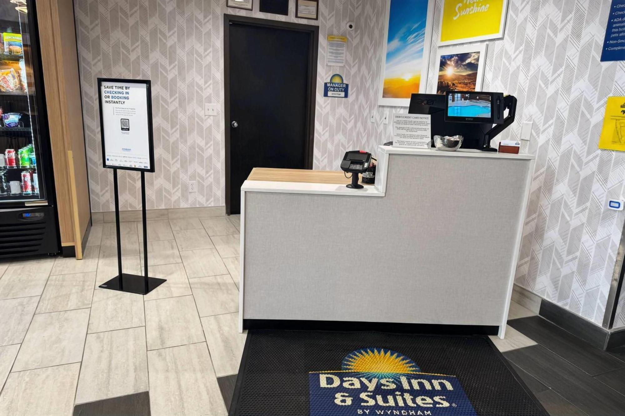 Days Inn & Suites By Wyndham Уосо Экстерьер фото